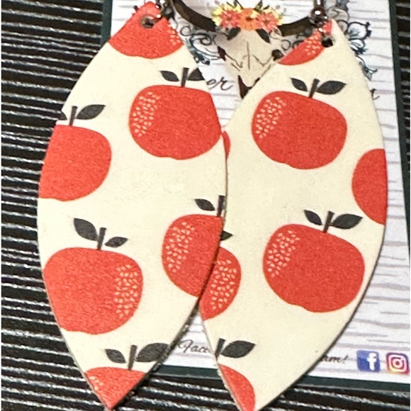 Fun spring dangle earrings! - Picture 2 of 3